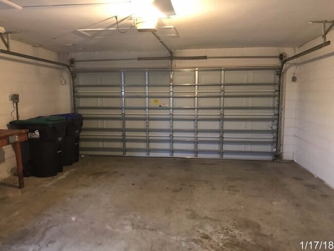 Building Photo - Contemporary 3/2 2-Car Garage Pool Home at Clubhouse Estates in Dr. Phillips Area