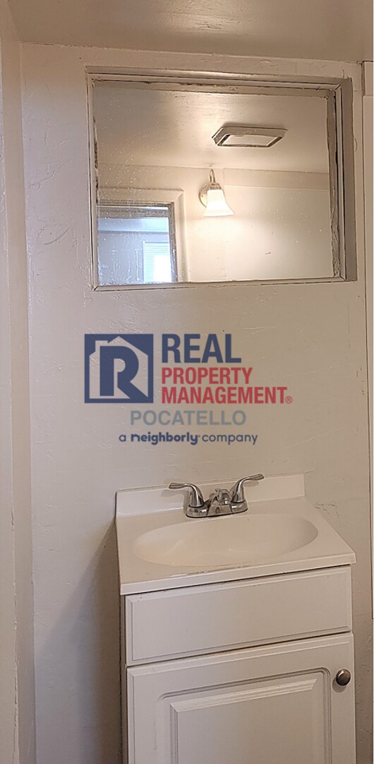 Building Photo - 355 S Hayes Ave