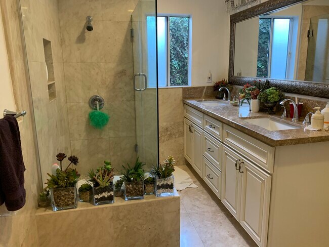 Building Photo - 509 26th St