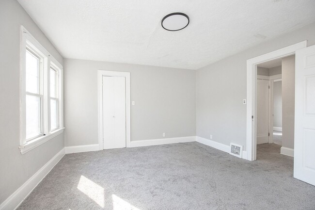 Building Photo - 3 BED 1 BATH BEAUTIFUL SINGLE HOME!