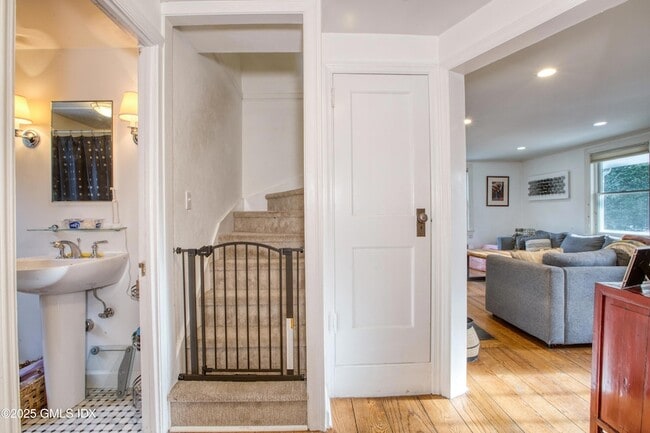 Building Photo - 3 Idlewild Manor