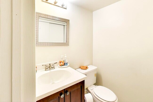 Building Photo - 1018 Pheasant Run Ln