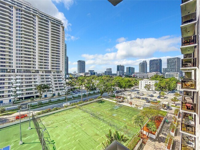 Building Photo - 600 NE 36th St