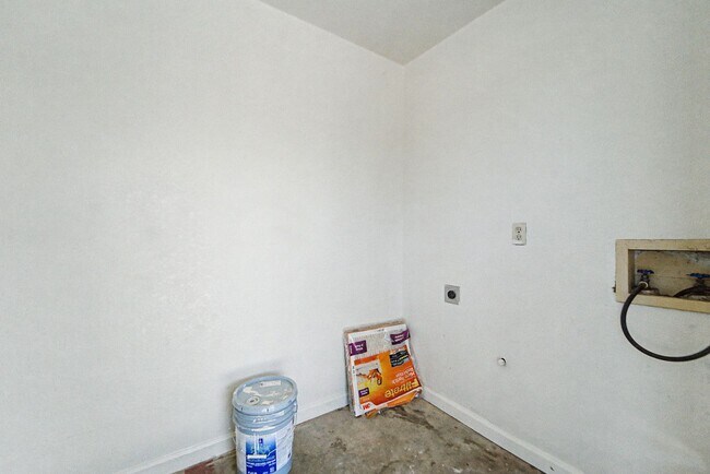 Building Photo - 0289