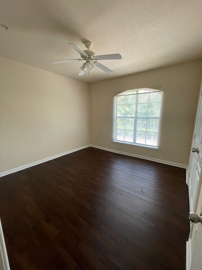 Building Photo - Gardens of Bridgehampton - 2 Bed - 2 bath ...