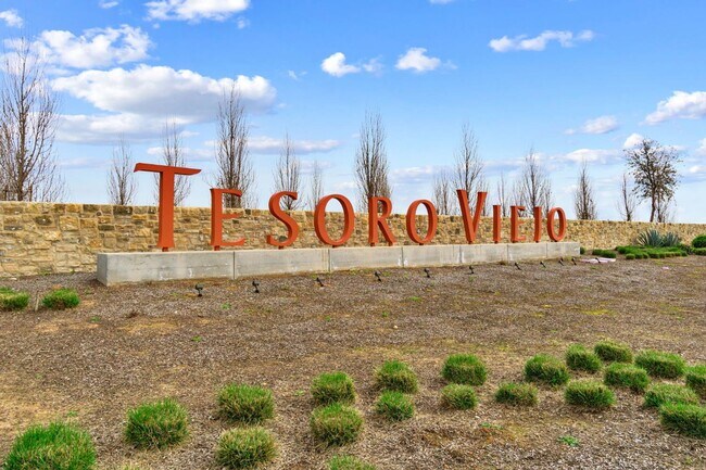 Building Photo - 4415 Horizon Dr