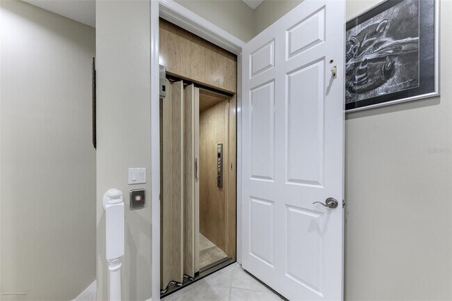 Building Photo - 10300 Tarpon Landings Terrace