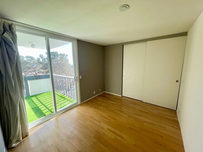 Building Photo - 2 Bed / 2 Bath Condo with Panoramic Ocean ...