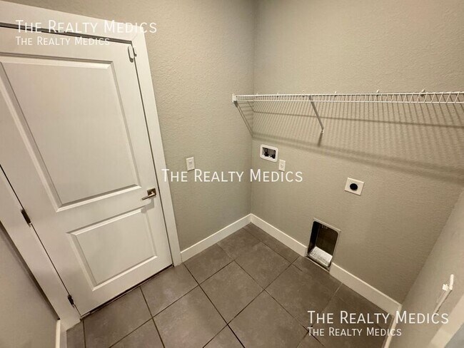 Building Photo - 310 Drum Ct