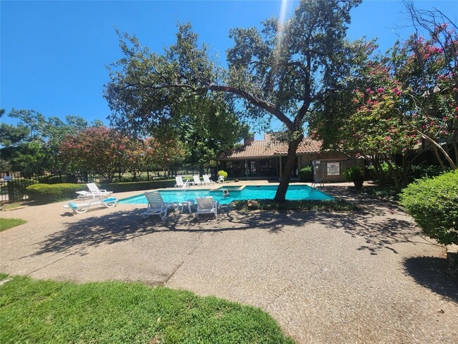 Building Photo - 14800 Enterprise Dr