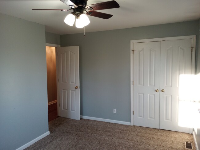 Building Photo - 24 NW 525th Rd