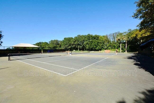 Building Photo - 2057 Middle St