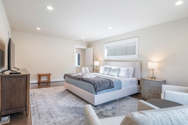 Building Photo - 10404 2nd Pl SW