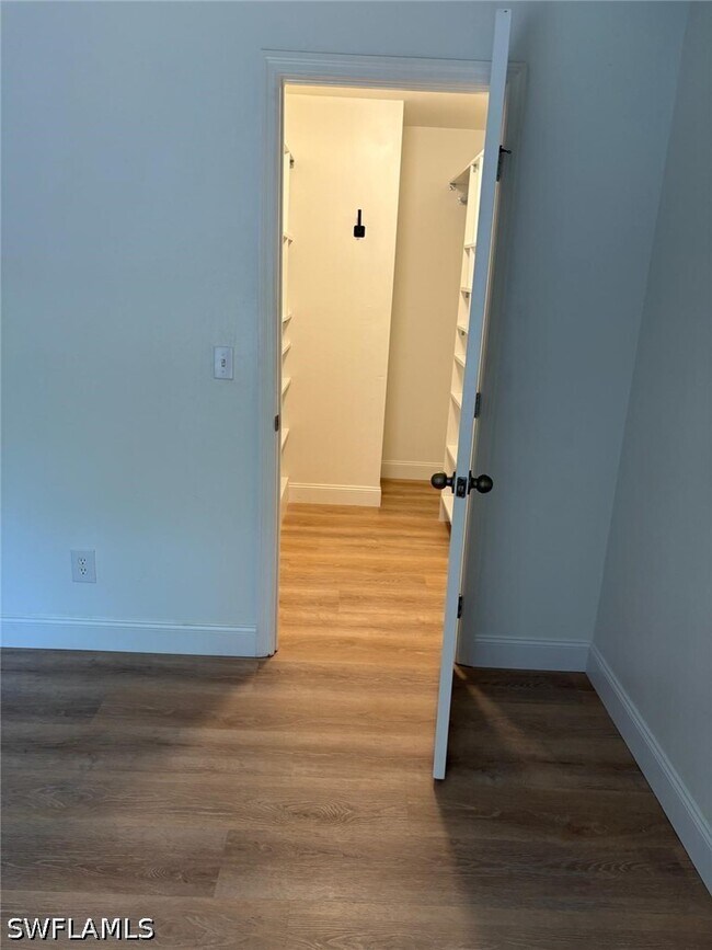 Building Photo - 434 NE 5th Ave