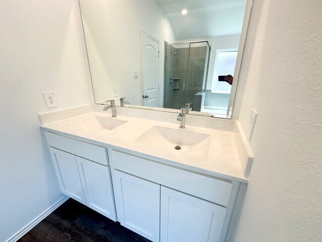 Building Photo - 4985 Almond Ter Dr
