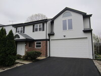 Building Photo - 23W409 Greenbriar Dr