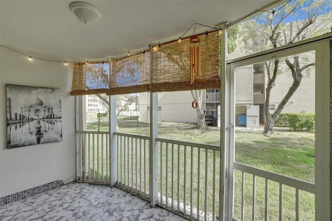 Building Photo - 1690 NE 191st St