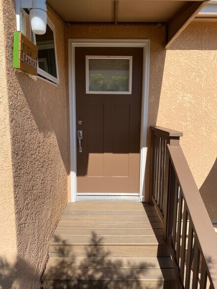 Building Photo - 10740 Aqua Vista St