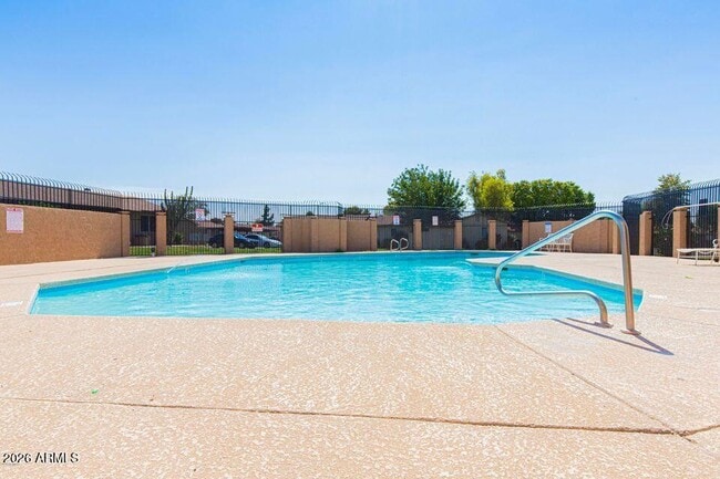 Building Photo - 2642 E Orange St.