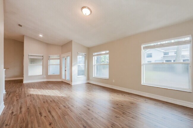 Building Photo - 2082 Petit Ct