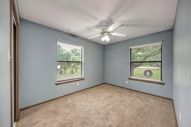 Building Photo - 103 Hutto St