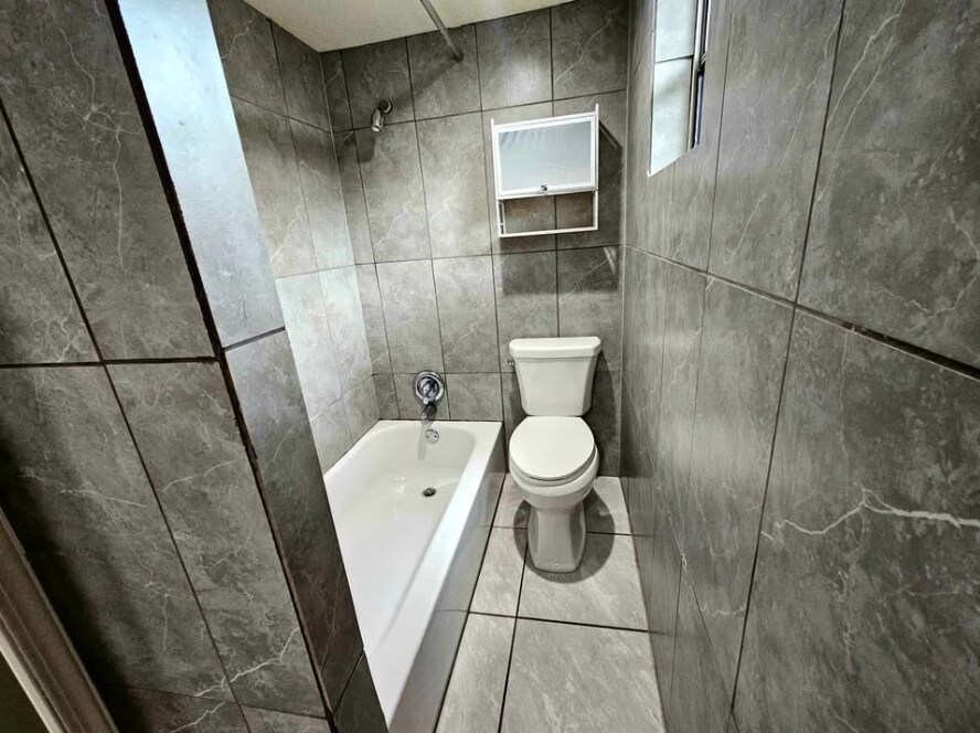 Building Photo - 424 E Velma Ave