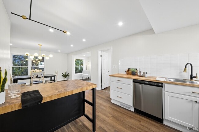 Building Photo - 127 E Warrington Rd