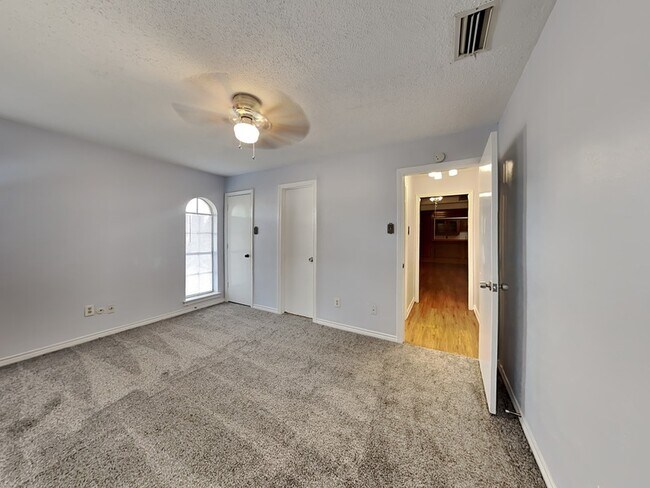 Building Photo - 7105 Rolling Fork Dr