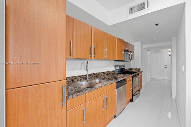 Building Photo - 6362 Collins Ave