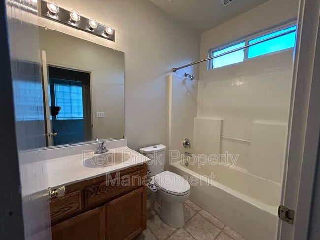 Building Photo - 1497 Pleasant Ct