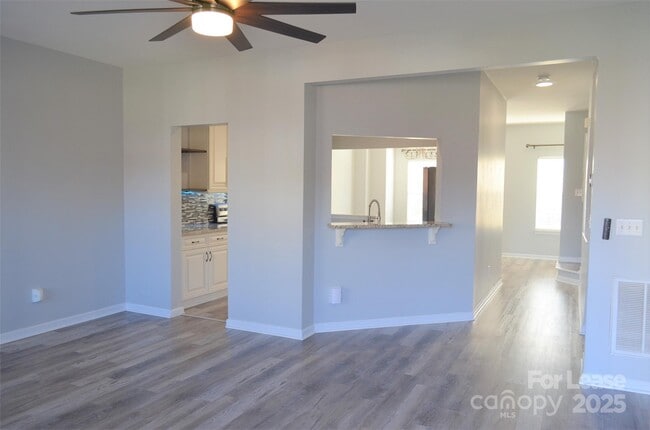 Building Photo - 16217 Peachmont Dr