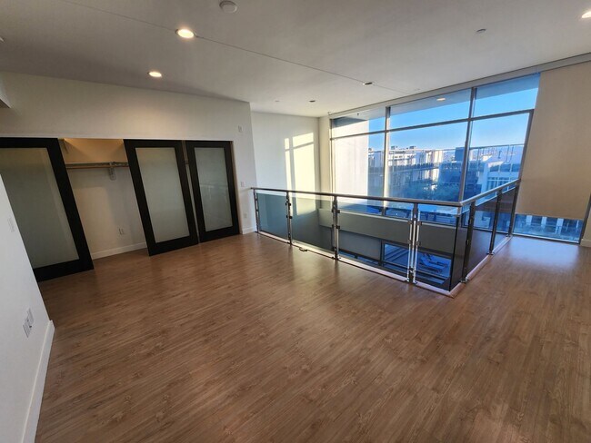 Building Photo - Exceptional Two Level 3 bedroom Condo in upscale Luxe Lofts