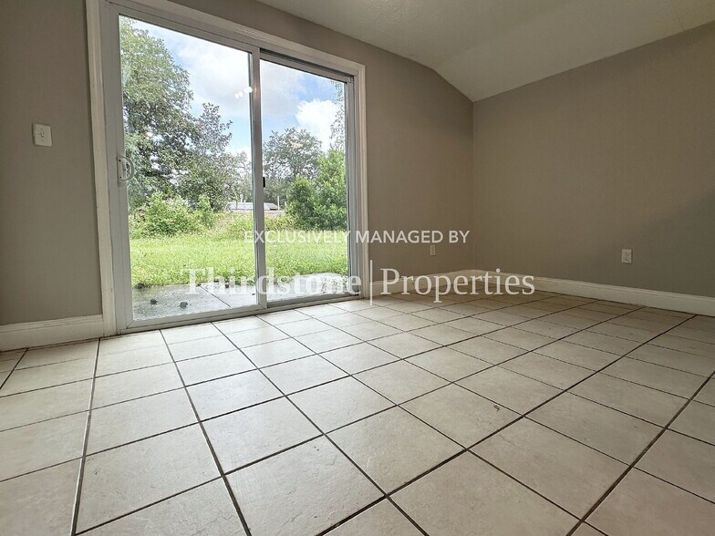 Building Photo - 455 W Clermont Dr