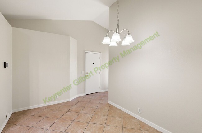 Building Photo - Charming Gilbert Home with Spacious Living & Prime Location