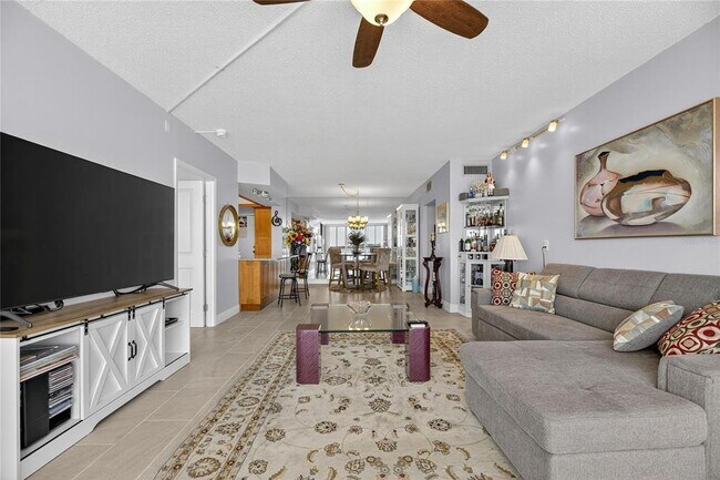 Building Photo - 7100 Sunshine Skyway Ln S