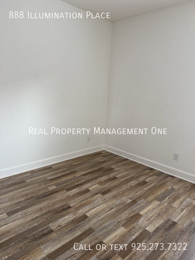 Building Photo - 888 Illumination Pl