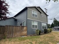 Building Photo - 3 Bed, 2.5 Bath Home with Stainless Applia...