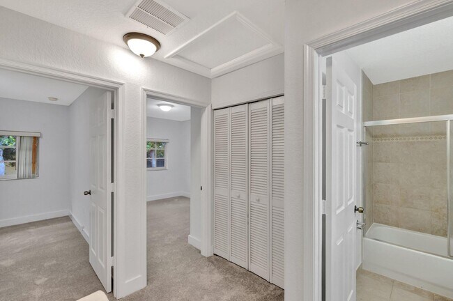 Building Photo - 3055 Riverside Dr
