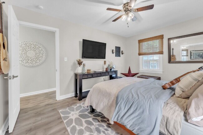 Building Photo - Renovated 3 Bed / 1.5 Bath Home with Open Floor Plan & Two Spacious Living Areas $1,975/mo rent