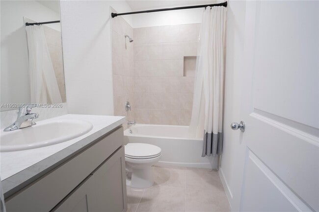 Building Photo - 528 NE 1st St