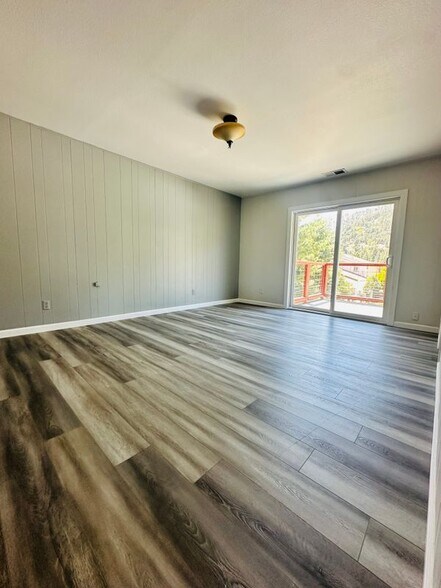 Building Photo - 5542 Easter Dr