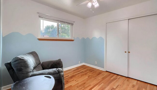 Building Photo - Huge room in a large shared home, private bathroom, great neighborhood, friendly roommates!