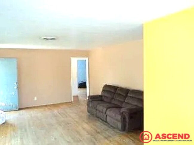 Building Photo - 117 Cypress St
