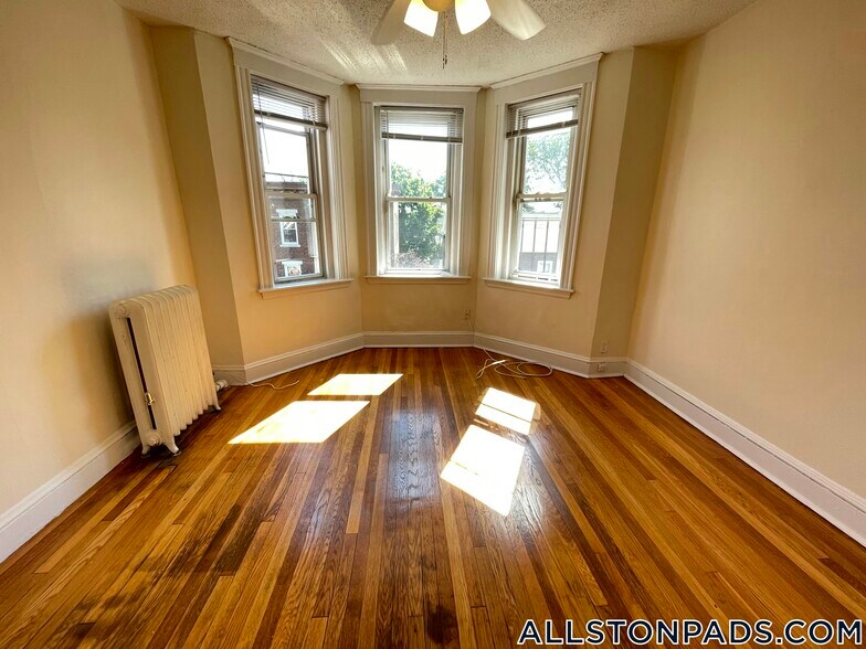 Building Photo - 5 Barrows St