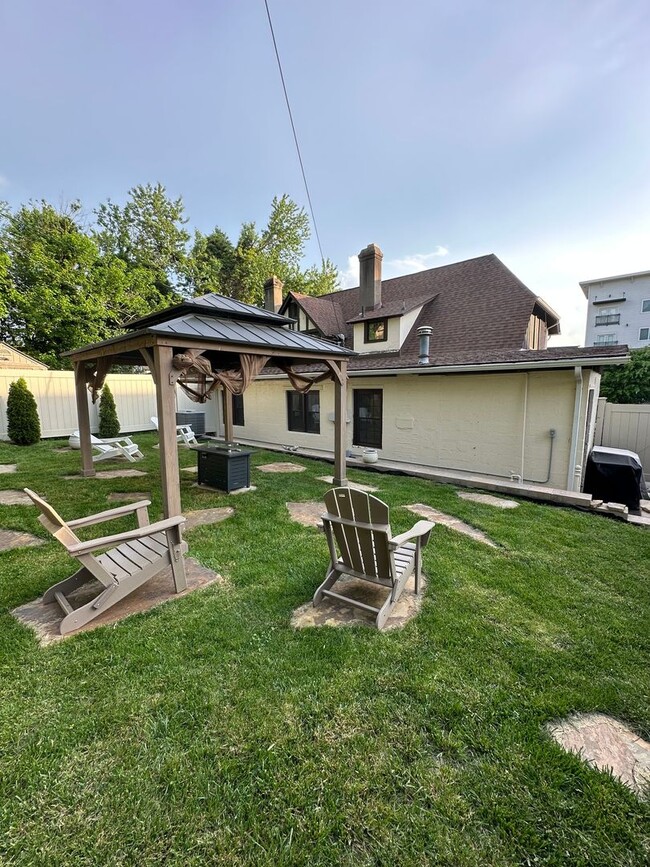 Building Photo - 3 bedroom, 2 bath, furnished Kingsport, TN