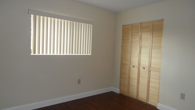 Building Photo - 2-Bed, 2-Bath Apartment with Balcony. Read...