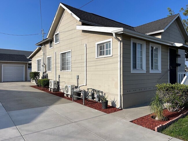 Building Photo - 8449 Grand Ave