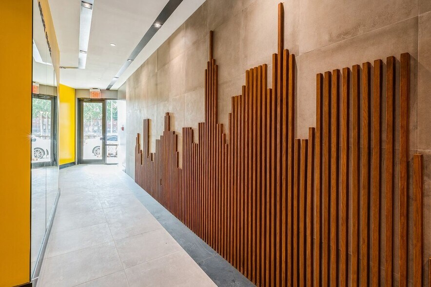 Building Photo - 1847-1849 Cross bronx expy