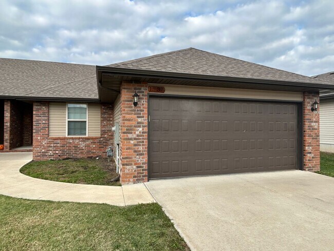 Building Photo - Three Bedroom Duplex in Republic, Missouri!