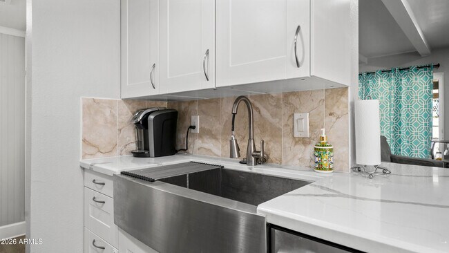 Building Photo - 648 E Tam O Shanter Dr